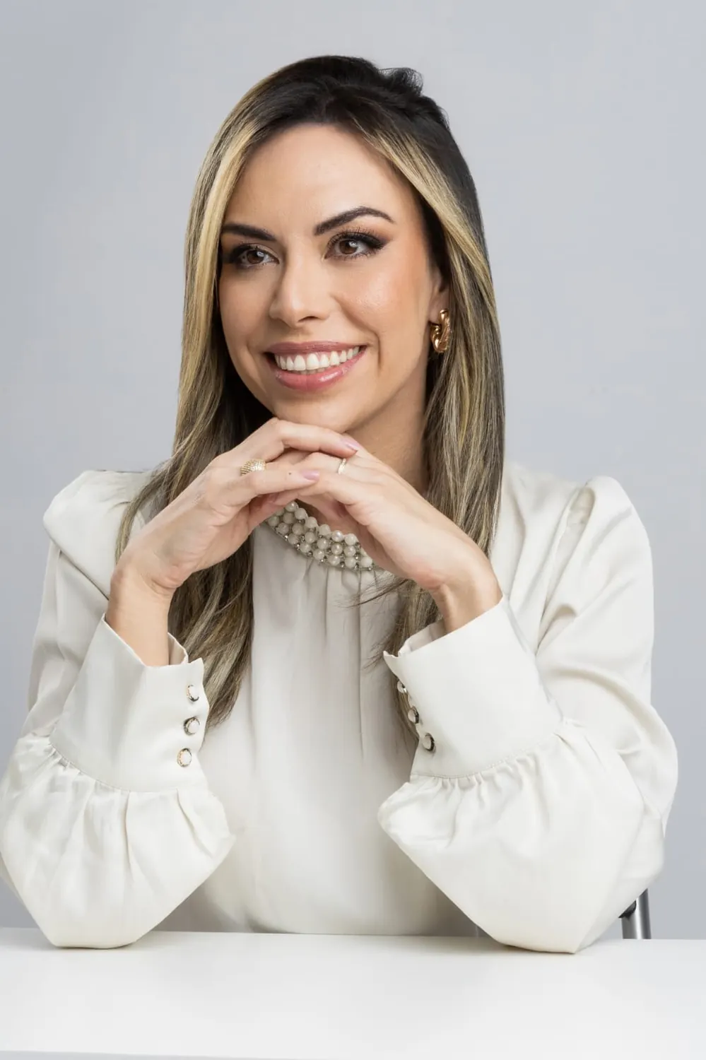 Dra. Ingrid Haubert em seu consultório